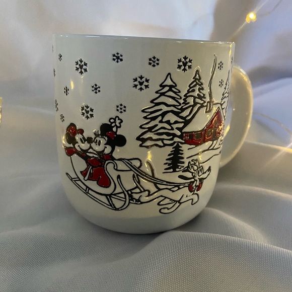 Disneys Mickey & Minnie Christmas 🎄 - Picture 2 of 4